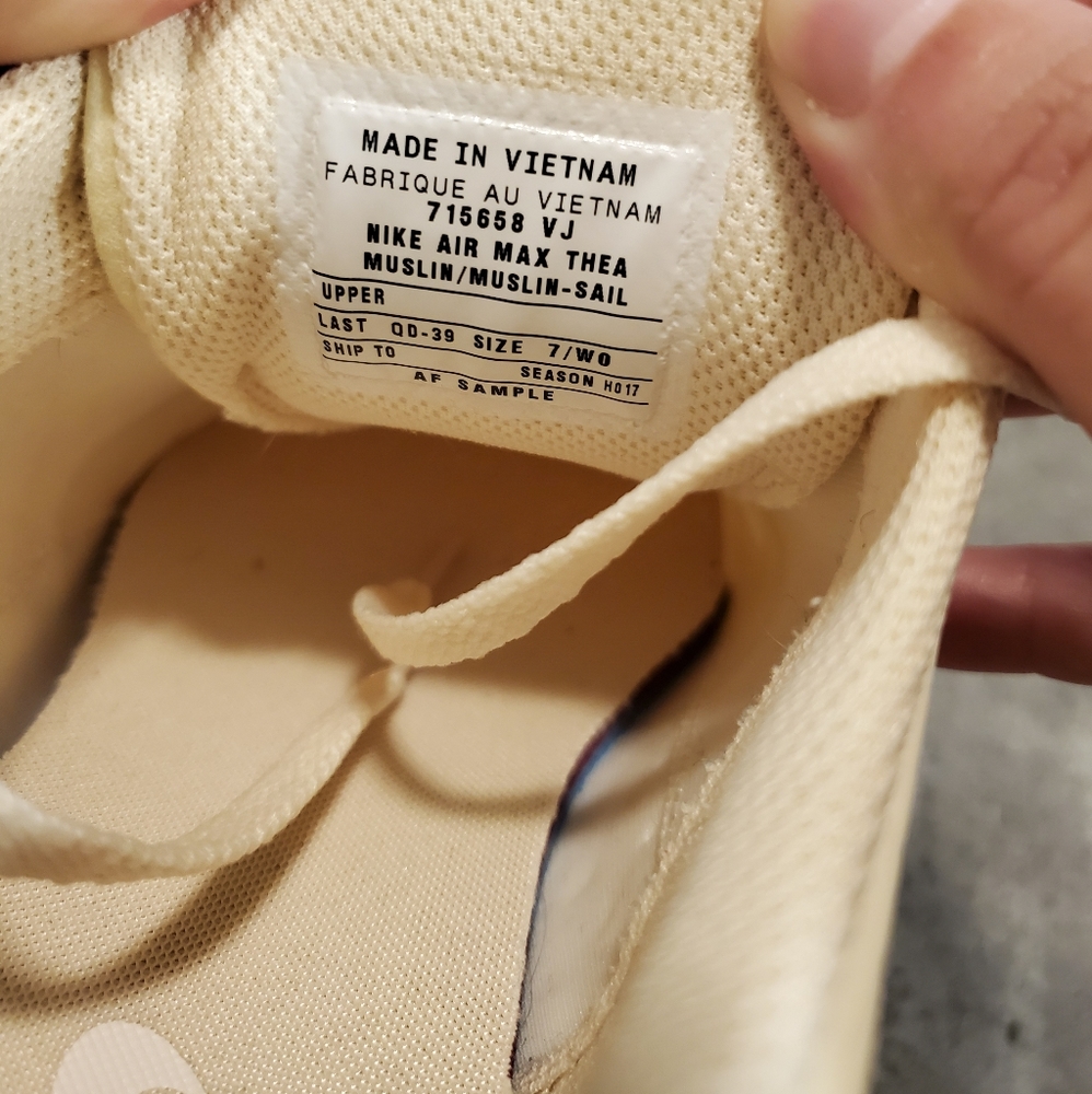 *EXTREMELY RARE* Nike Air Max Thea women's 7 - Picture 8 of 9
